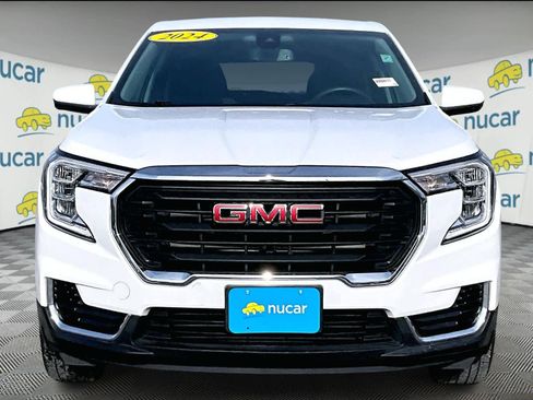 Used 2024 GMC Terrain SLE image 2
