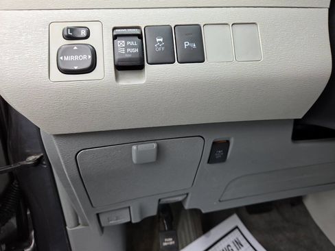 Used 2014 Toyota Sienna XLE w/ Entertainment Package FWD image 14