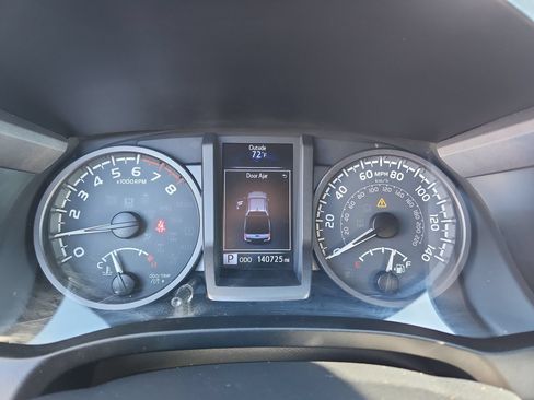 Used 2018 Toyota Tacoma TRD Sport w/ Technology Package AWD/4WD image 10