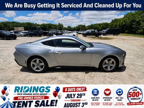 Used 2026 Ford Mustang Premium RWD image 1