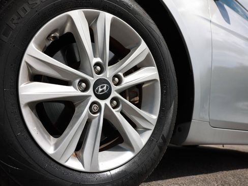 Used 2011 Hyundai Sonata GLS FWD image 30