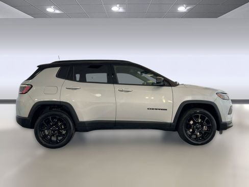 Used 2024 Jeep Compass Latitude w/ Convenience Group image 8