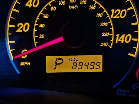 Used 2011 Toyota Corolla LE image 2