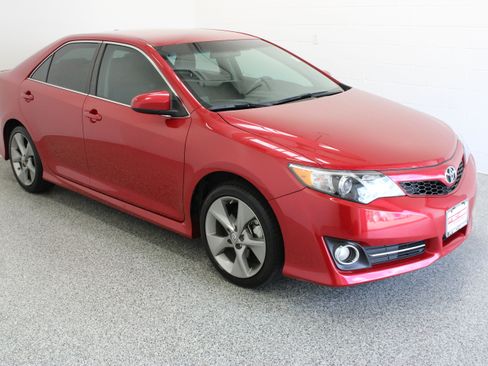 Used 2012 Toyota Camry SE FWD image 4