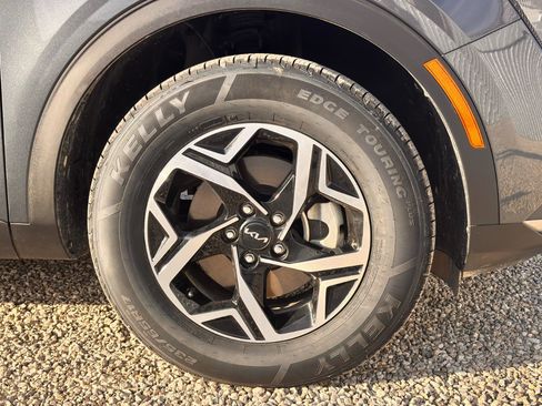 Used 2023 Kia Sportage LX image 18