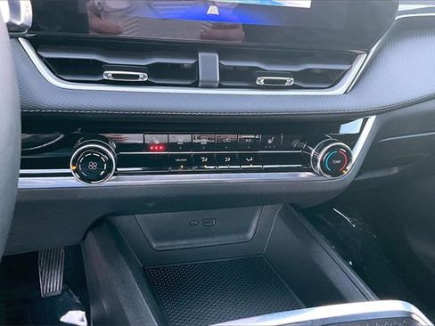 Used 2026 Chevrolet Equinox LT w/ Midnight Edition image 15