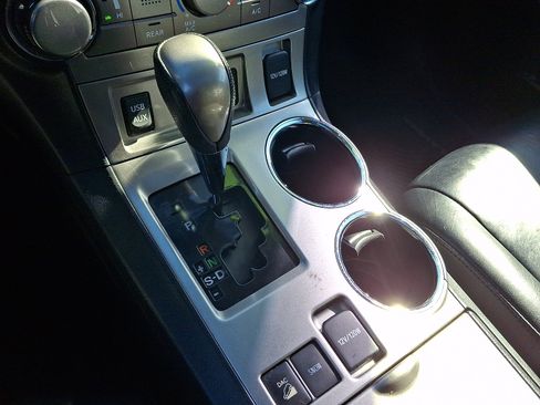 Used 2013 Toyota Highlander SE image 22