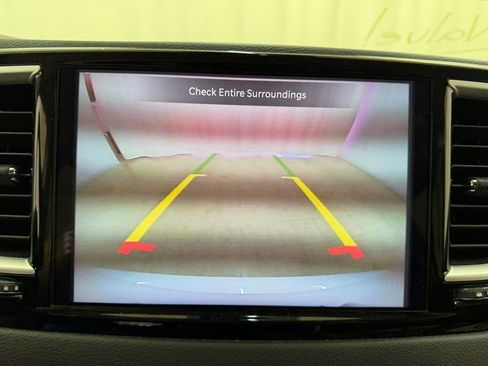 Used 2022 Chrysler Pacifica Touring-L FWD image 27