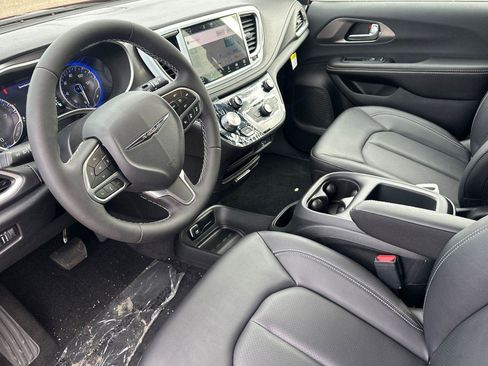 New 2026 Chrysler Pacifica Select image 7