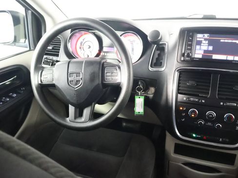 Used 2018 Dodge Grand Caravan SE FWD image 27