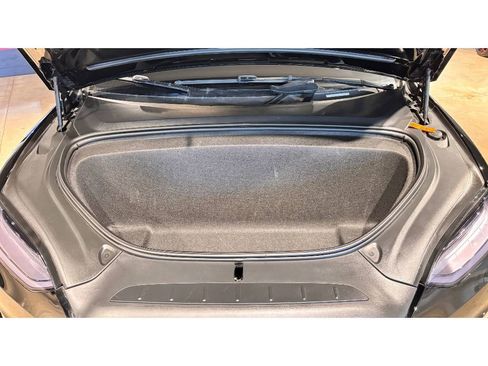 Used 2022 Tesla Model X Plaid image 4