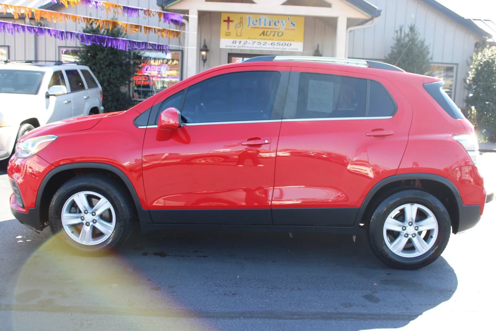 Used 2017 Chevrolet Trax LT FWD image 2