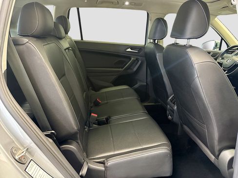 Used 2021 Volkswagen Tiguan SE image 19