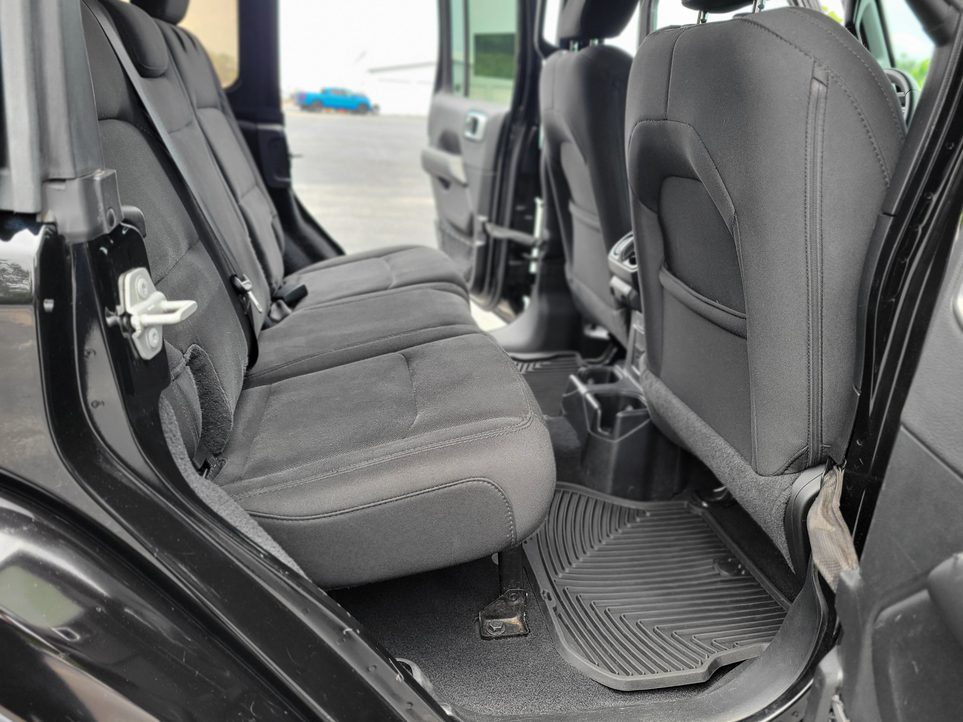 Used 2020 Jeep Wrangler Unlimited Sahara AWD/4WD image 28