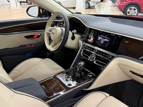 Used 2022 Bentley Flying Spur Plug-In Hybrid image 25