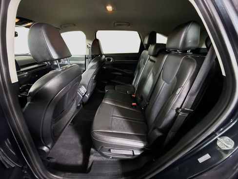 Used 2024 Kia Sorento S image 25