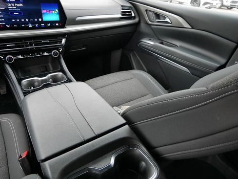 Used 2024 Chevrolet Traverse LT AWD/4WD image 20
