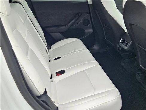 Used 2024 Tesla Model Y Performance image 22