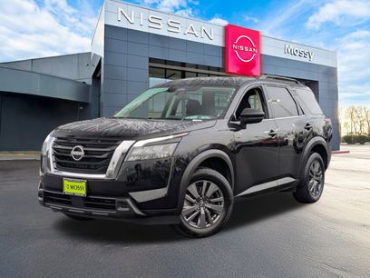 Used 2024 Nissan Pathfinder SV