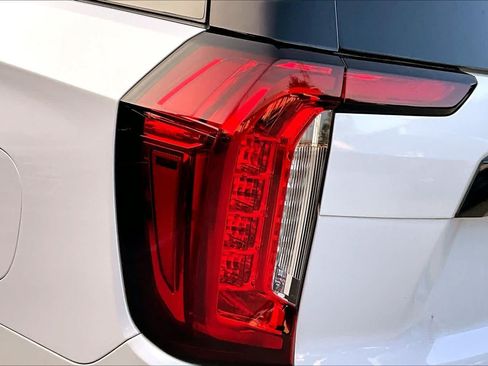 Used 2024 GMC Yukon XL Denali w/ Advanced Technology Package AWD/4WD image 30