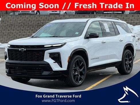 Used 2024 Chevrolet Traverse RS image 1