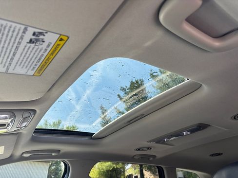 Used 2025 Kia Telluride S image 12