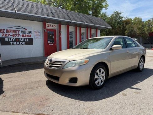 Used 2010 Toyota Camry LE FWD image 2
