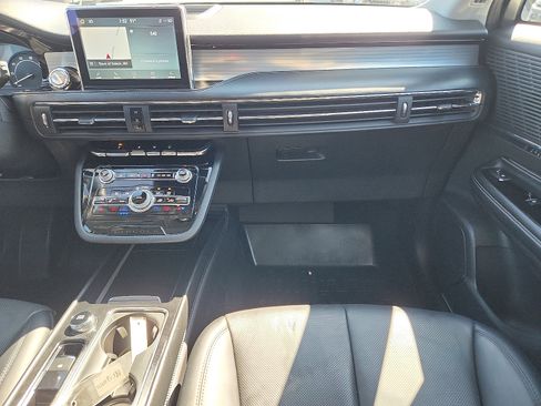 Used 2022 Lincoln Corsair AWD w/ Premium Package image 11