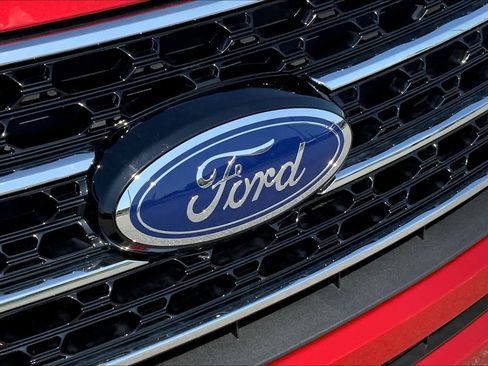 Used 2021 Ford Explorer XLT w/ Equipment Group 202A image 30