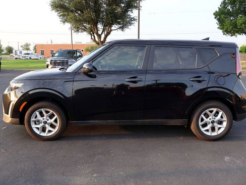 Used 2025 Kia Soul LX w/ LX Technology Package image 2