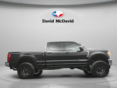 Used 2017 Ford F250 Lariat w/ Lariat Value Package AWD/4WD image 38
