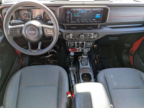 Used 2025 Jeep Wrangler Rubicon w/ Convenience Group image 22