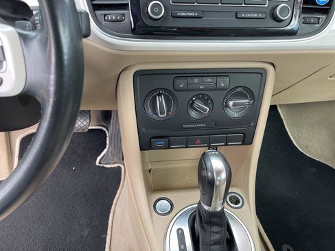 Used 2013 Volkswagen Beetle TDI image 17