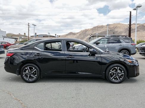 Used 2025 Nissan Sentra SV FWD image 3