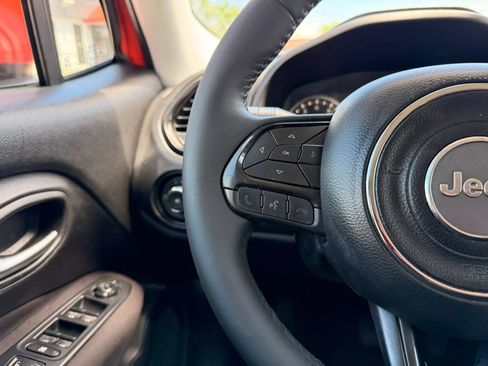 Used 2017 Jeep Renegade Altitude FWD image 17