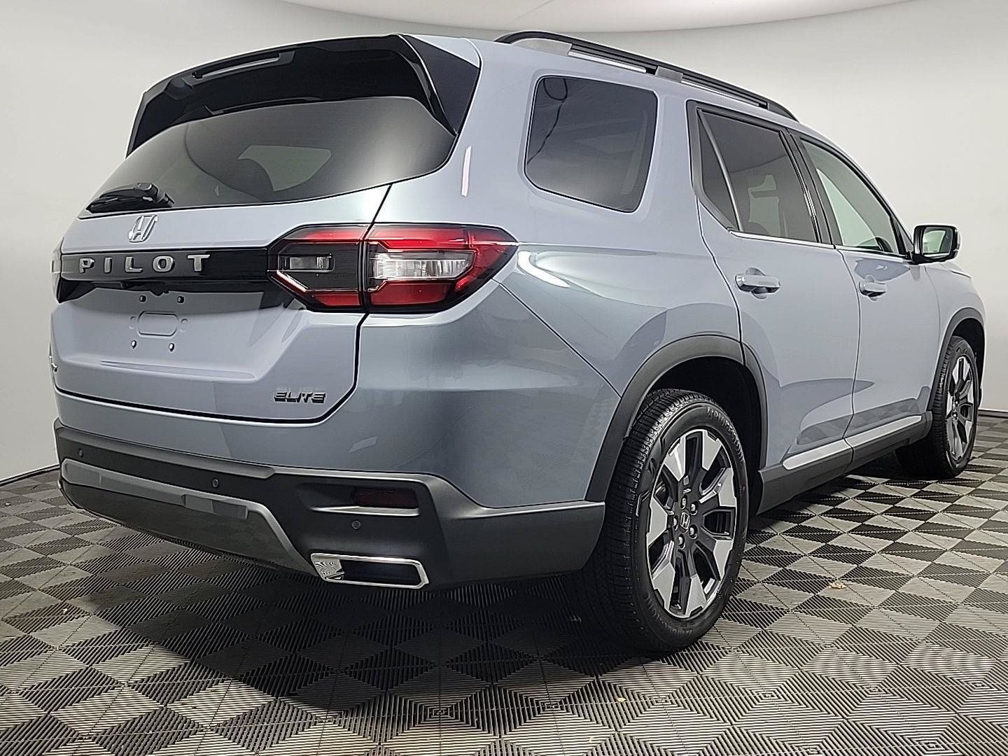 Certified 2026 Honda Pilot Elite image 3