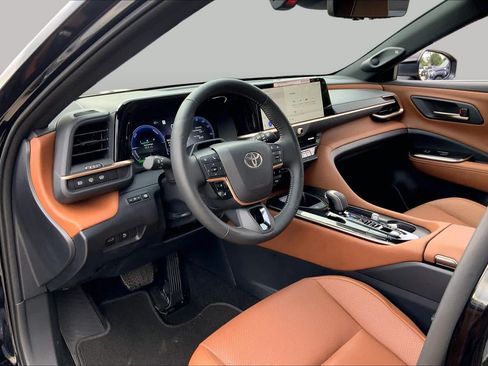 Used 2026 Toyota Crown Signia w/ Advanced Technology Package AWD/4WD image 18