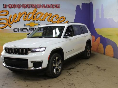 Used 2023 Jeep Grand Cherokee L Limited AWD/4WD image 2