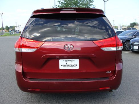 Used 2014 Toyota Sienna XLE FWD image 5