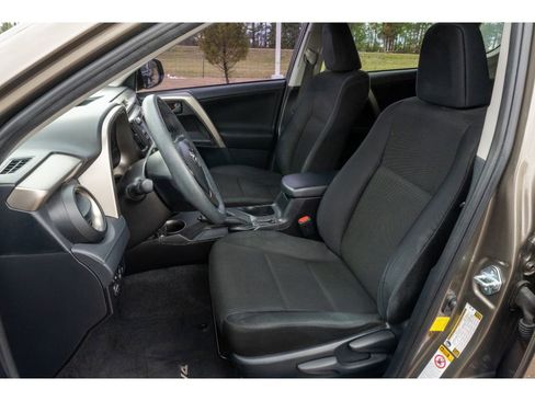 Used 2015 Toyota RAV4 LE image 11