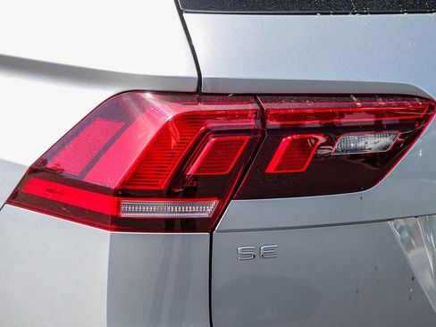 Used 2023 Volkswagen Tiguan SE R-Line image 9