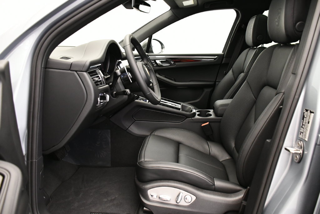 Certified 2026 Porsche Macan Turbo AWD/4WD image 41