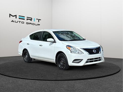 Used 2016 Nissan Versa SV FWD image 1