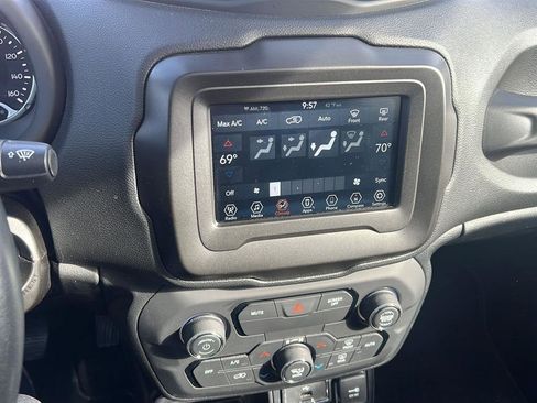 Used 2019 Jeep Renegade Altitude w/ Quick Order Package 2XM image 7