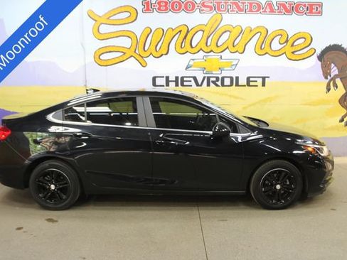 Used 2017 Chevrolet Cruze LT w/ LT True North Edition FWD image 1