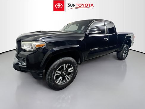 Used 2019 Toyota Tacoma TRD Sport image 9
