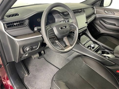 New 2026 Jeep Grand Cherokee Laredo image 2