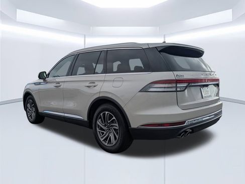 Used 2023 Lincoln Aviator Standard SUV image 5