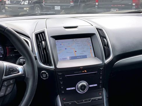 Used 2019 Ford Edge Titanium image 6