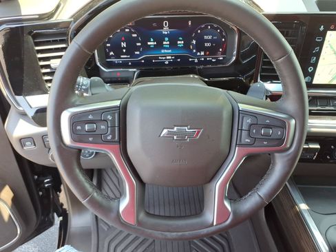 Used 2025 Chevrolet Silverado 1500 LT Trail Boss w/ Convenience Package II AWD/4WD image 7